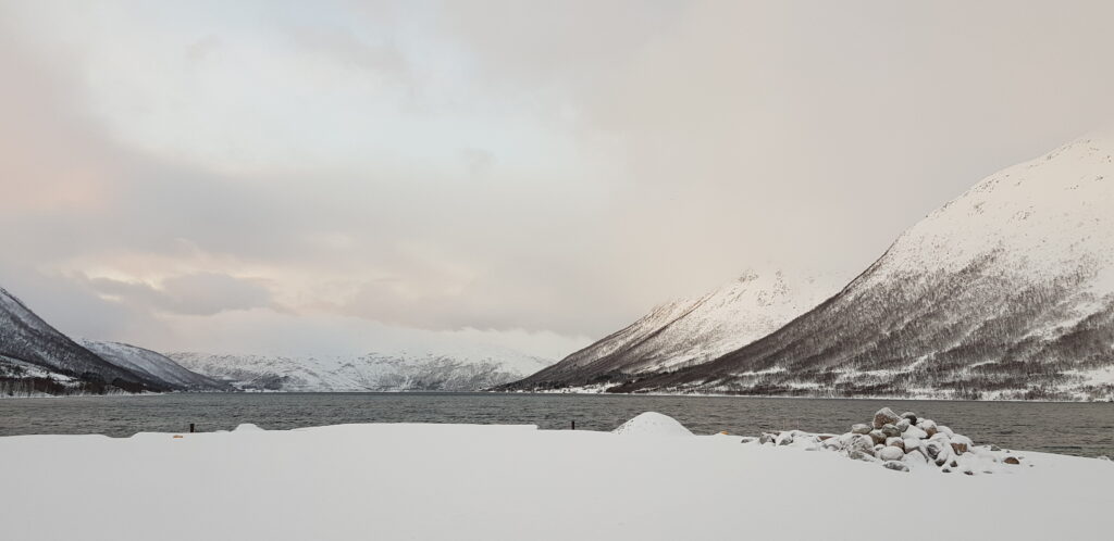 Paisajes rodeando la isla de Kvaløya